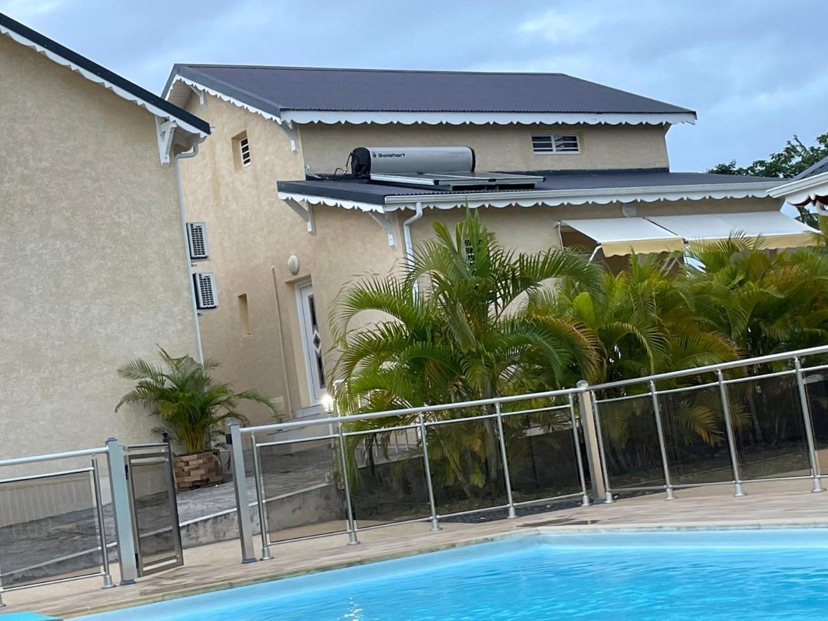 Les Villas Sarah Le Moule Luaran gambar