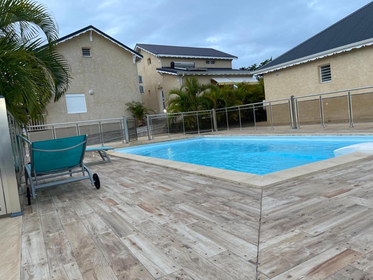 Les Villas Sarah Le Moule Luaran gambar